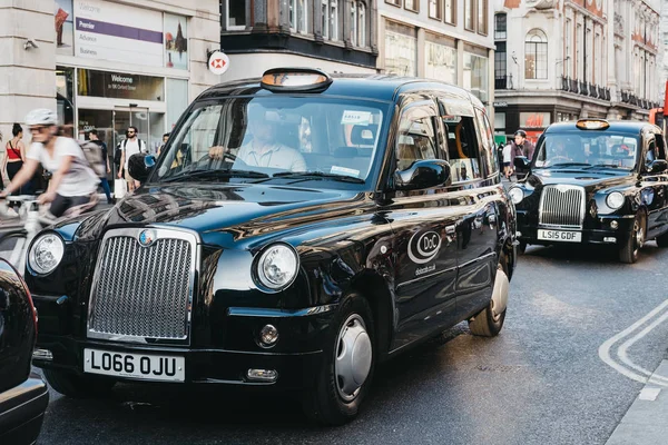 London July 2018 Black Cabs Oxford Street Major Road City — Stock Photo, Image