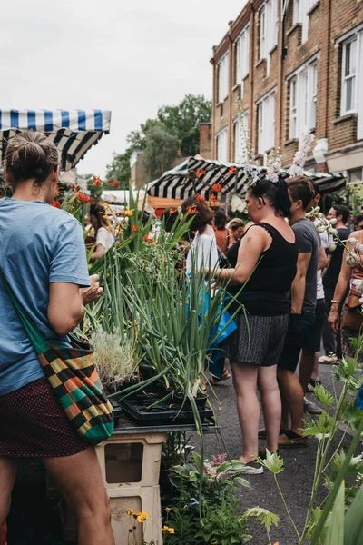 Londres Reino Unido Julio 2018 Gente Compra Plantas Flores Columbia —  Fotos de Stock