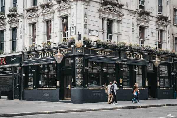 Londyn Wielka Brytania Lipca 2018 Ludzie Wpakowanie Globe Pub Moorgate — Zdjęcie stockowe