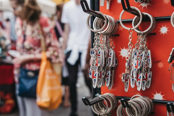 Londres Reino Unido Julio 2018 Turistas Paseando Por Stand Con — Foto de Stock