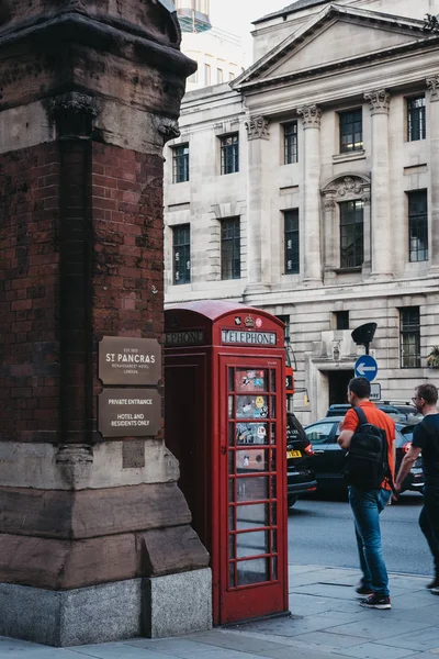 Londres Reino Unido Julio 2018 Gente Que Camina Junto Cabina — Foto de Stock