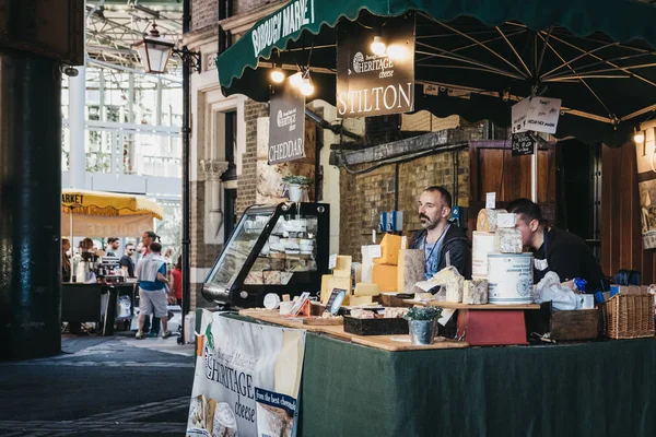 London September 2018 Sellers Heritage Cheeses Stand Borough Market One — Stock Photo, Image