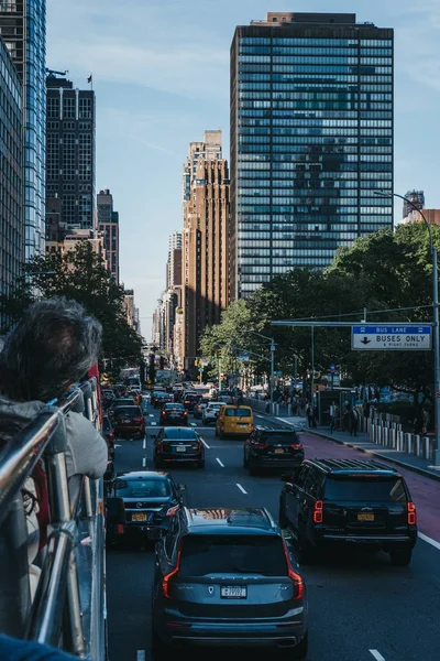 2018年6月2日 第一大道的看法 美国纽约 从旅游巴士的顶部 第一大道是南北通道和曼哈顿东侧的主要道路 — 图库照片