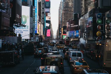 New York, Amerika Birleşik Devletleri - 30 Mayıs 2018: Times Meydanı, bir büyük ticari ve eğlence merkezi ve mahalle Midtown Manhattan, New York'taki queuing Rating.