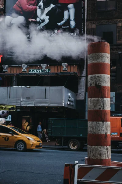 New York Usa May 2018 Yellow Taxi Drives Steam Vapour — Stock Photo, Image
