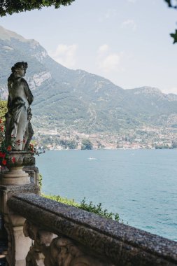 Lake Como, İtalya, Lenno bir parlak yaz gününde üzerinden üzerinden doğal görünüm.