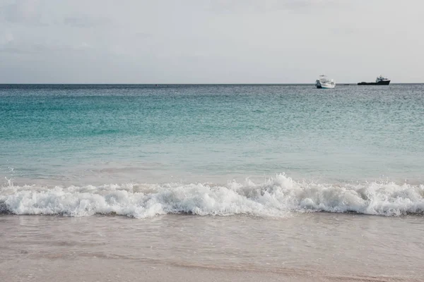 Turkusowa Woda Biały Piasek Fale Carlisle Bay Bridgetown Barbados Zmierzchu — Zdjęcie stockowe