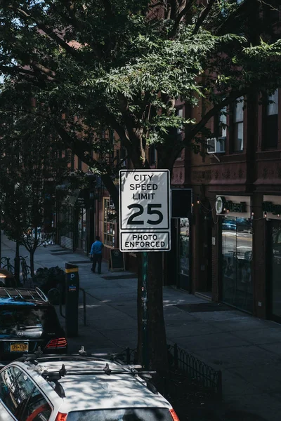 New York Usa Mai 2018 Geschwindigkeitsbegrenzungsschild Auf Einer Straße Brooklyn — Stockfoto