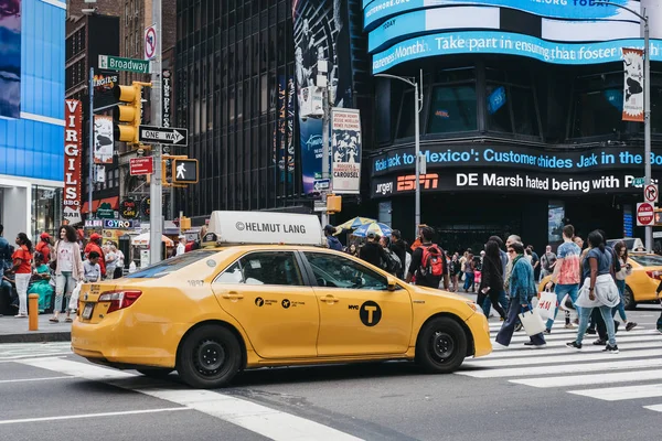 New York Amerikai Egyesült Államok 2018 Május Sárga Taxi Várja — Stock Fotó