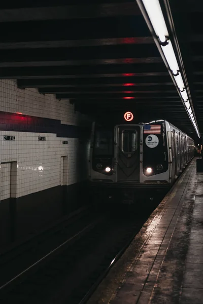 New York Usa May 2018 Line Train Arriving Station Platform — Stock Photo, Image