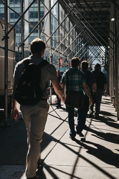 New York Usa May 2018 People Walking Scaffolding Street New — Stock Photo, Image