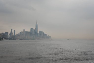 New York manzarası ve konumlar nehir manzarası. New York dünyanın en çok ziyaret edilen şehirlerinden biridir.