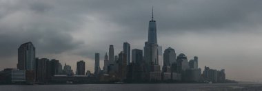 New York manzarası ve konumlar nehir manzarası. New York dünyanın en çok ziyaret edilen şehirlerinden biridir.