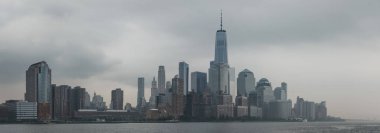 New York manzarası ve konumlar nehir manzarası. New York dünyanın en çok ziyaret edilen şehirlerinden biridir.