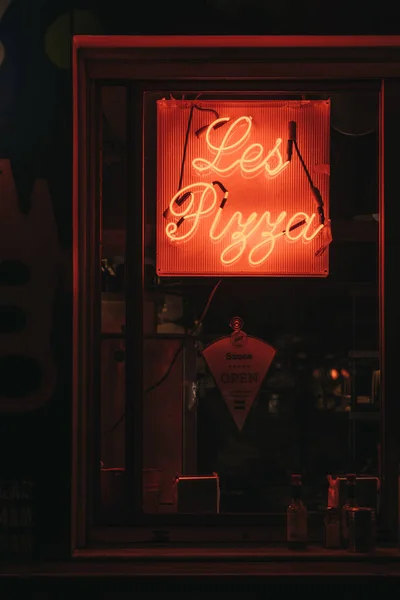 New York Usa Mai 2018 Neon Les Pizza Sign Window — Stockfoto