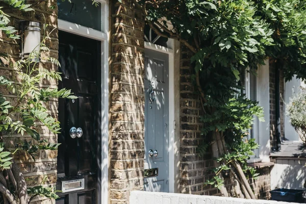 London August 2018 Close Wooden Doors Traditional Victorian House Barnes — Stock Photo, Image