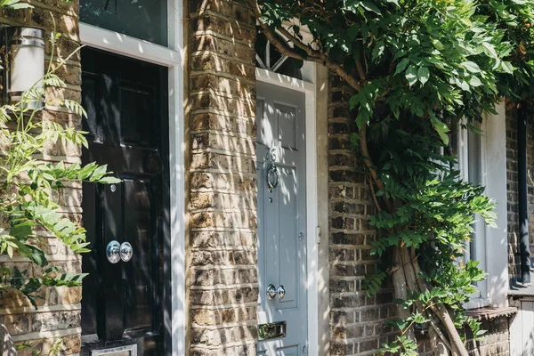 London August 2018 Close Wooden Doors Traditional Victorian House Barnes — Stock Photo, Image