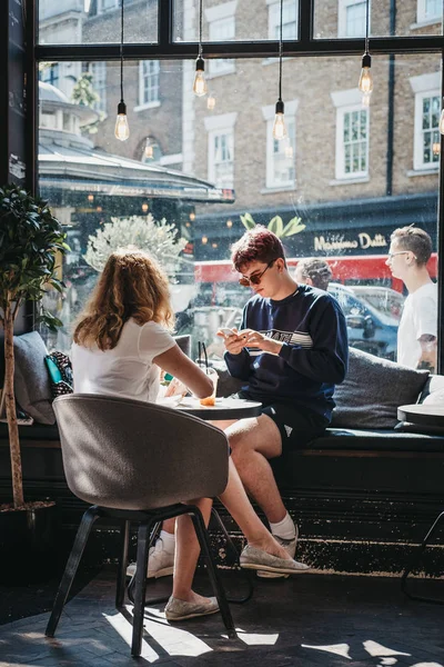 Londres Reino Unido Agosto 2018 Pessoas Dentro Café Joe Juice — Fotografia de Stock