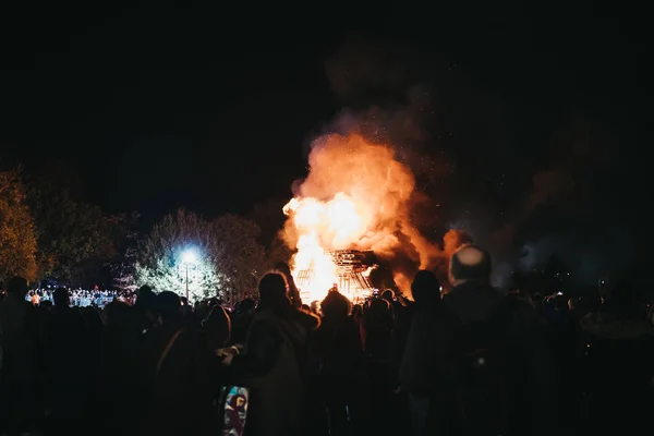 Лондон Великобританія Листопада 2018 Люди Дивляться Багаття Ніч Фокс Хлопець — стокове фото