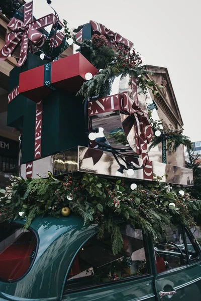 Noel süslemeleri pazarda Covent Garden, Londra, İngiltere. — Stok fotoğraf