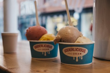 Dondurma Udderlicious dondurmacı Co içinde bir tablo