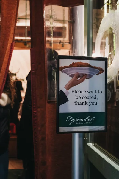 Vienna Austria November 2018 Wait Seated Sign Figlmuller Wollzeile Restaurant — Stock Photo, Image