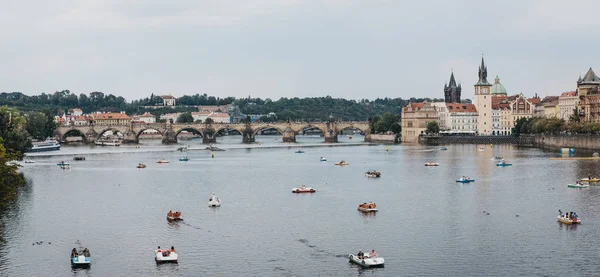 Прага Чехия Августа 2018 Года Панорамный Вид Весельные Лодки Реке — стоковое фото