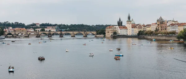 Πράγα Τσεχική Δημοκρατία Αυγούστου 2018 Πανοραμική Άποψη Του Βάρκες Κουπιών — Φωτογραφία Αρχείου