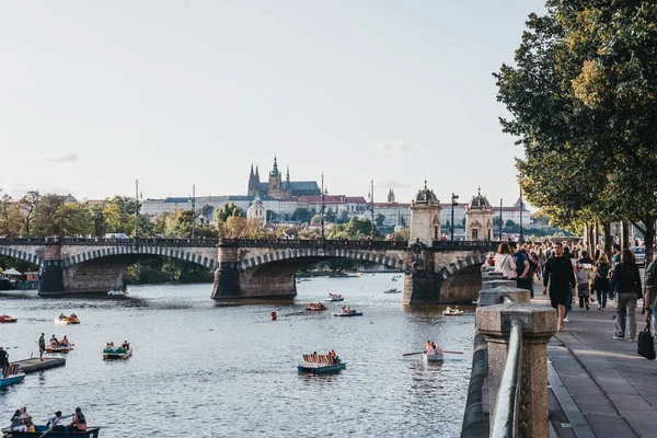 Прага Чехия Августа 2018 Года Весельные Лодки Реке Влтаве Праге — стоковое фото