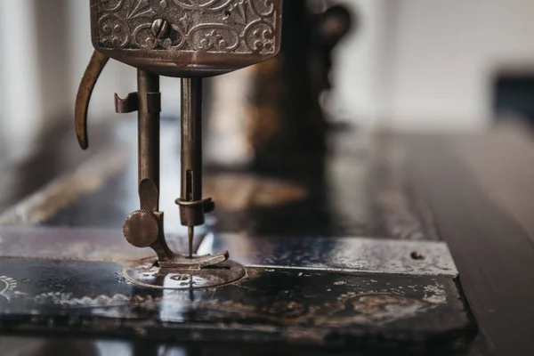 Gros Plan Aiguille Détails Sur Une Machine Coudre Vintage — Photo