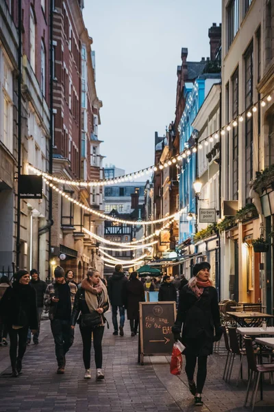 London January 2019 People Walking Strings Lights Kingly Street Street — Stock Photo, Image