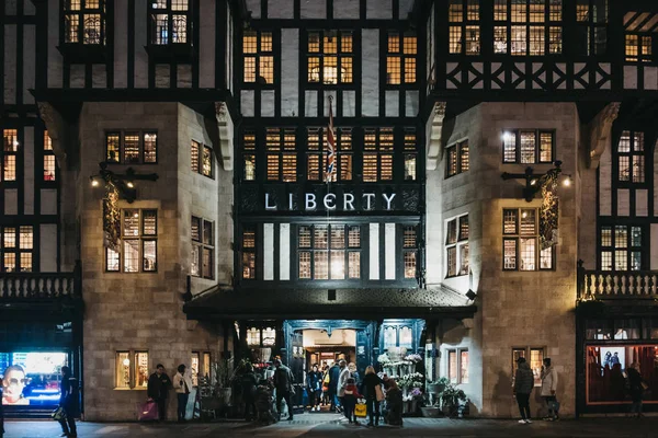 Londyn Wielka Brytania Stycznia 2019 Osób Wjeżdżających Liberty Department Store — Zdjęcie stockowe