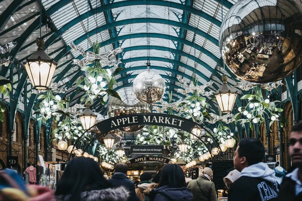 London January 2019 People Walking Apple Market Sign Decorated Christmas — Stock Photo, Image