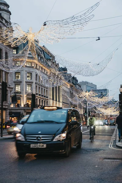 London Wielka Brytania Stycznia 2019 Czarne Taksówki Pod Anioł Boże — Zdjęcie stockowe