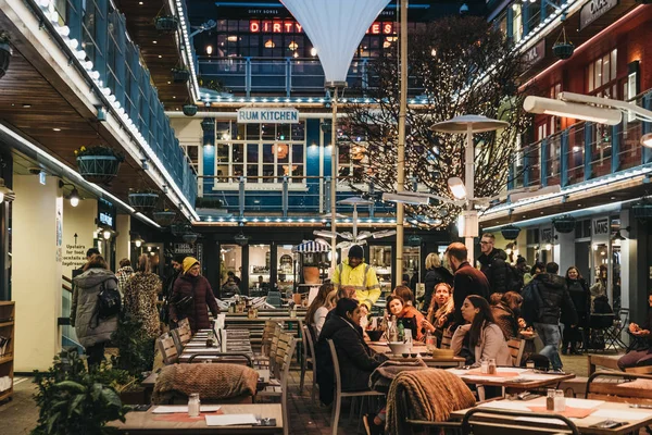 Londres Reino Unido Janeiro 2019 Pessoas Sentadas Nas Mesas Livre — Fotografia de Stock