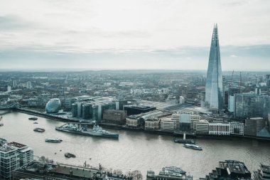 Londra, İngiltere - 13 Ocak 2019: Panoramik Londra ve Shard, şehrin en yüksek binası. Sky Garden, Londra'nın en yüksek kamu bahçe göster