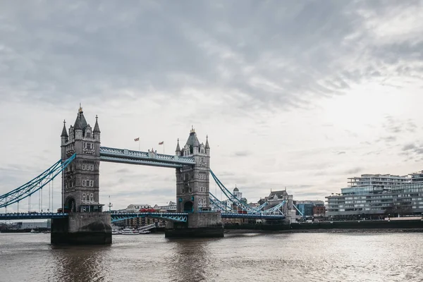 London Januar 2019 Rote Busse Auf Der Tower Bridge Tower — Stockfoto