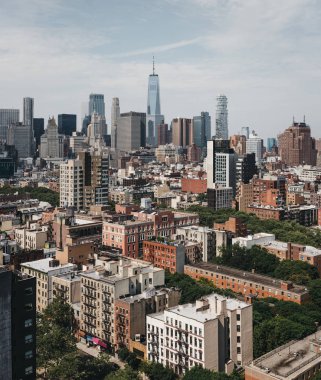 New York manzarası ve konumlar açık güneşli bir hava görünümünü. New York dünyanın en çok ziyaret edilen şehirlerinden biridir.