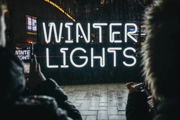 London Storbritannien Januari 2019 Folk Prata Bilder Ett Tecken Vintern — Stockfoto