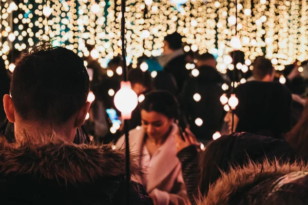 Londres Reino Unido Janeiro 2019 Pessoas Andando Dentro Winter Lights — Fotografia de Stock