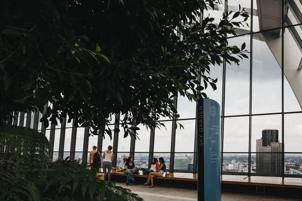 Londres Reino Unido Junio 2018 Personas Dentro Sky Garden Jardín — Foto de Stock