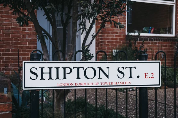 Metal Shipton Street Name Sign Building London — стоковое фото