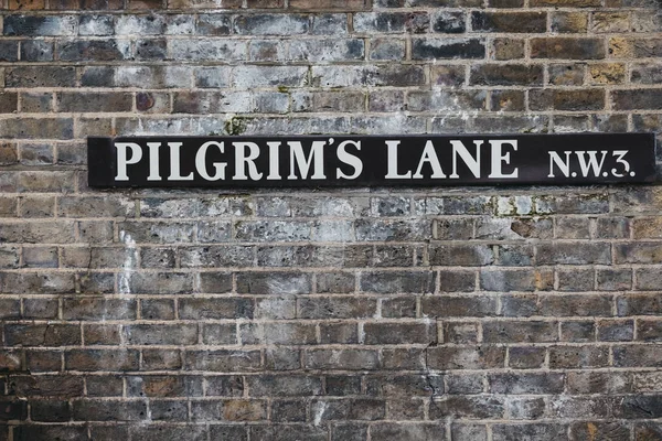 Вывеска с названием улицы на горе Хэмпстед, Лондон, Великобритания . — стоковое фото