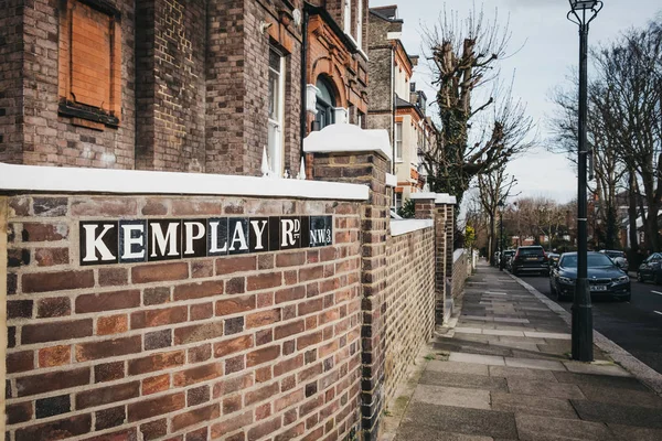 Sinal de nome de rua em Kemplay Road, Hampstead, Londres, Reino Unido . — Fotografia de Stock