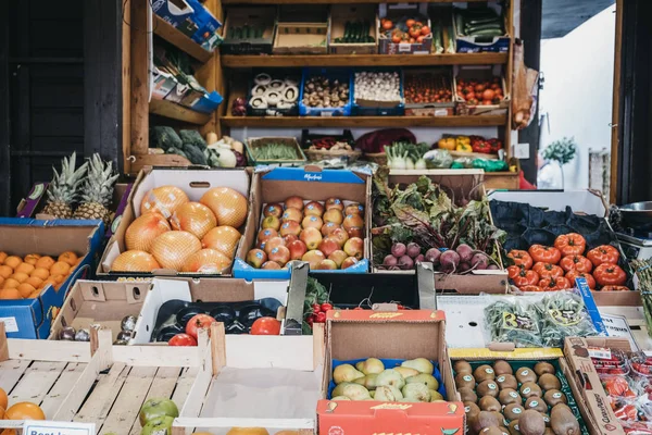 Fresh fruits and vegetables on sale at a Hampstead Community Cen — Stock Photo, Image