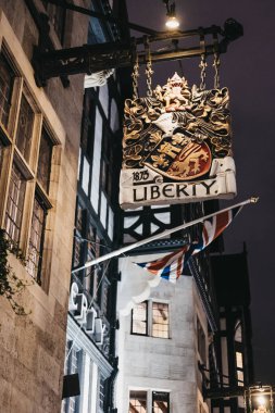 İşareti dışında özgürlük alışveriş merkezinde Londra, İngiltere, e