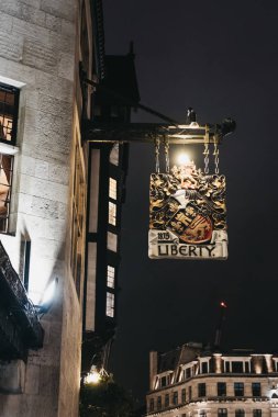 İşareti dışında özgürlük alışveriş merkezinde Londra, İngiltere, e