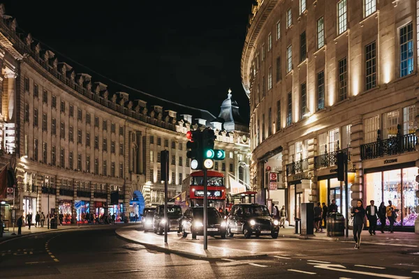 Buses, cars and pedestrians on Regent Street, London, UK, in the — Stock Photo, Image