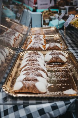 İtalyan tatlı cannolli (