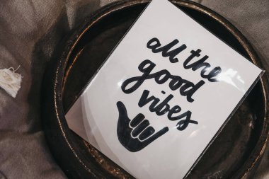 Tüm iyi vibes motivasyonel teklif.
